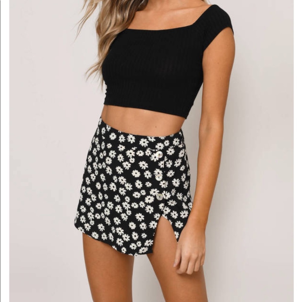 NWT - Black & White Floral Print Skort
